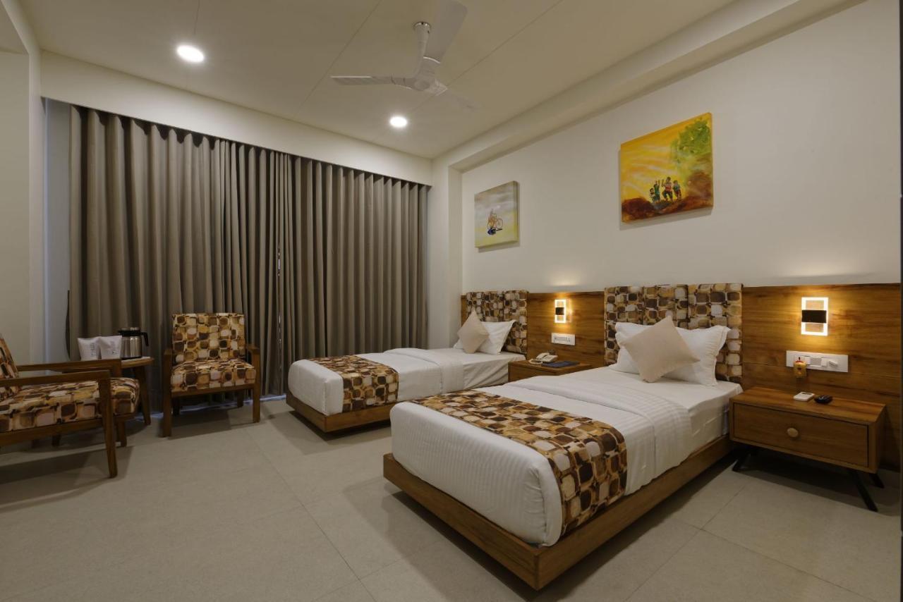 Hotel Flourish International Ahmedabad Exterior foto