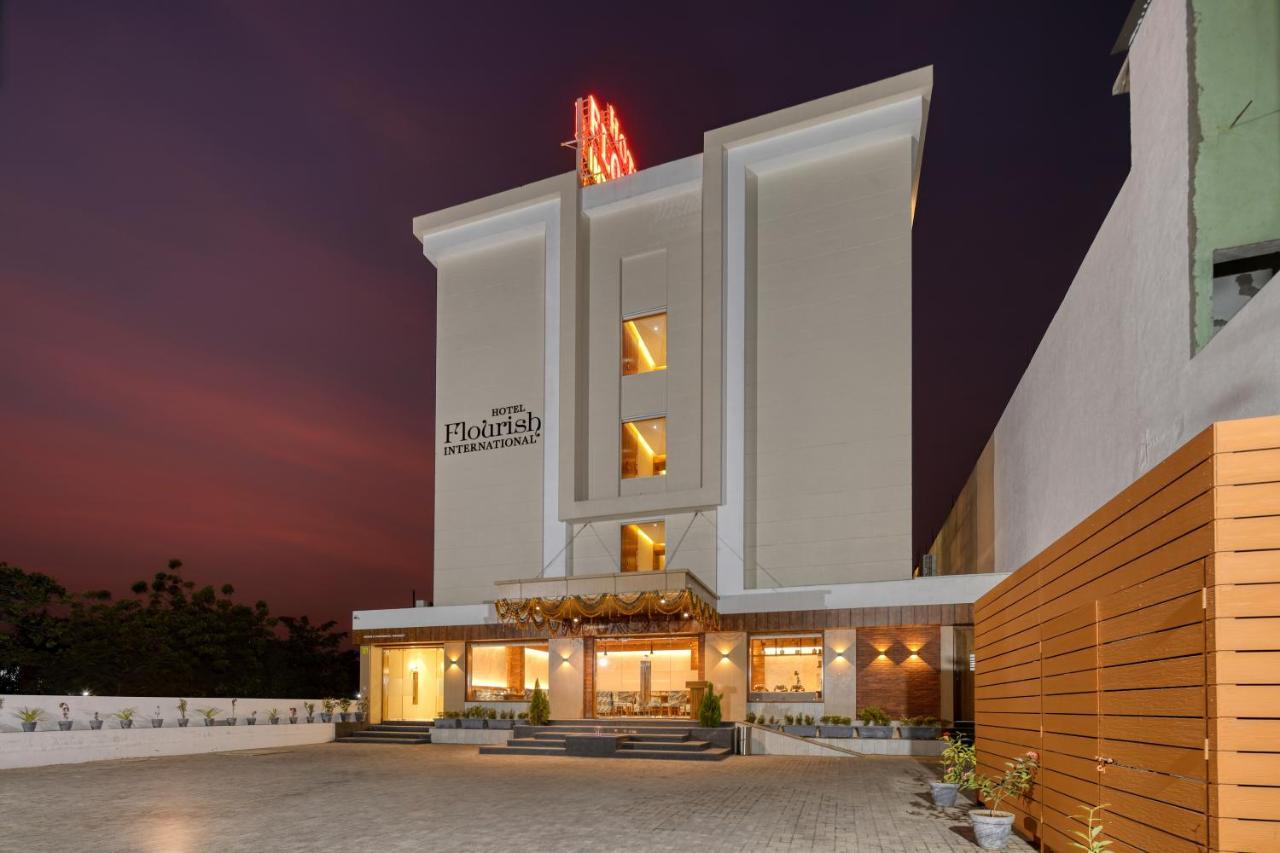 Hotel Flourish International Ahmedabad Exterior foto