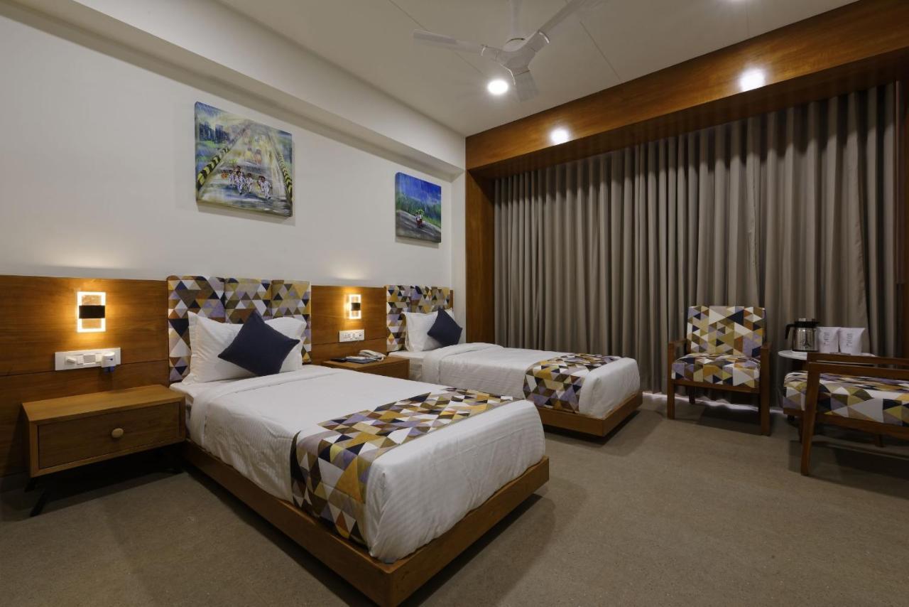 Hotel Flourish International Ahmedabad Exterior foto