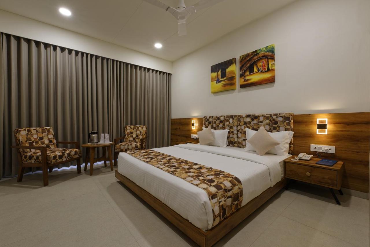Hotel Flourish International Ahmedabad Exterior foto