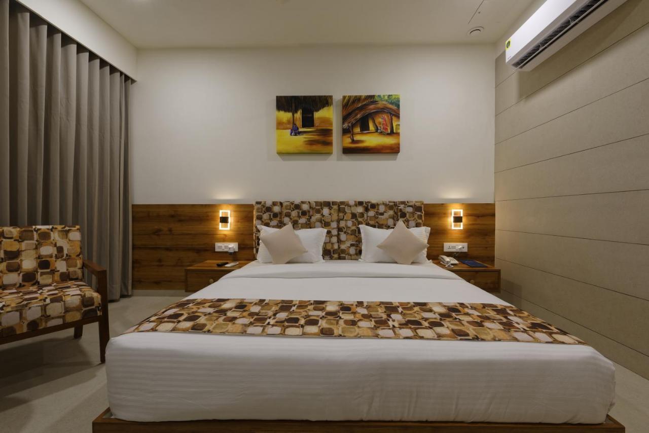 Hotel Flourish International Ahmedabad Exterior foto