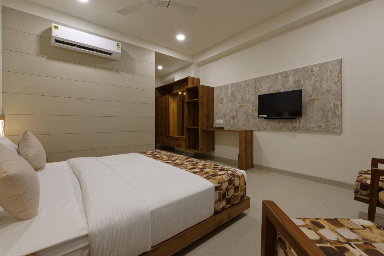 Hotel Flourish International Ahmedabad Exterior foto