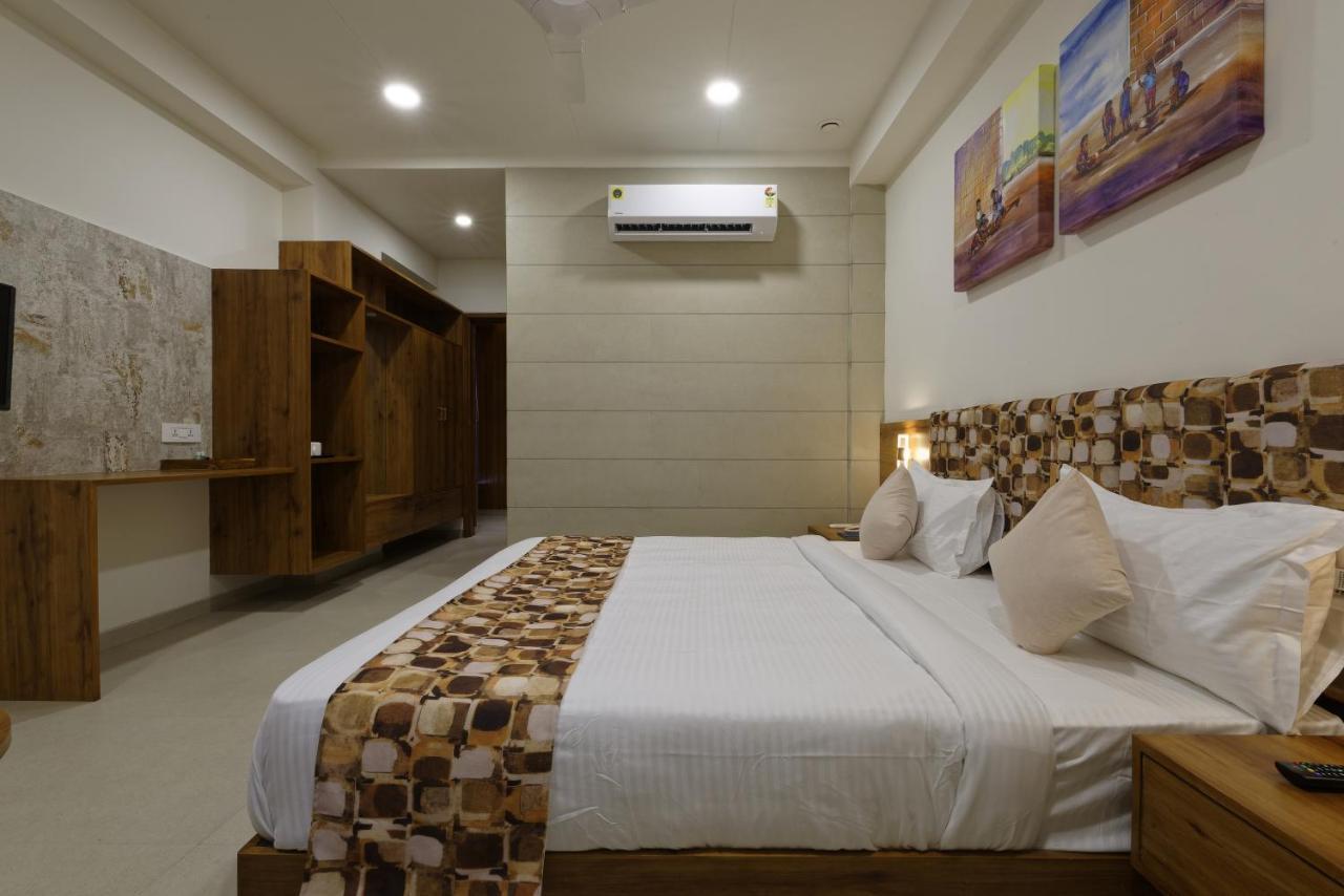 Hotel Flourish International Ahmedabad Exterior foto