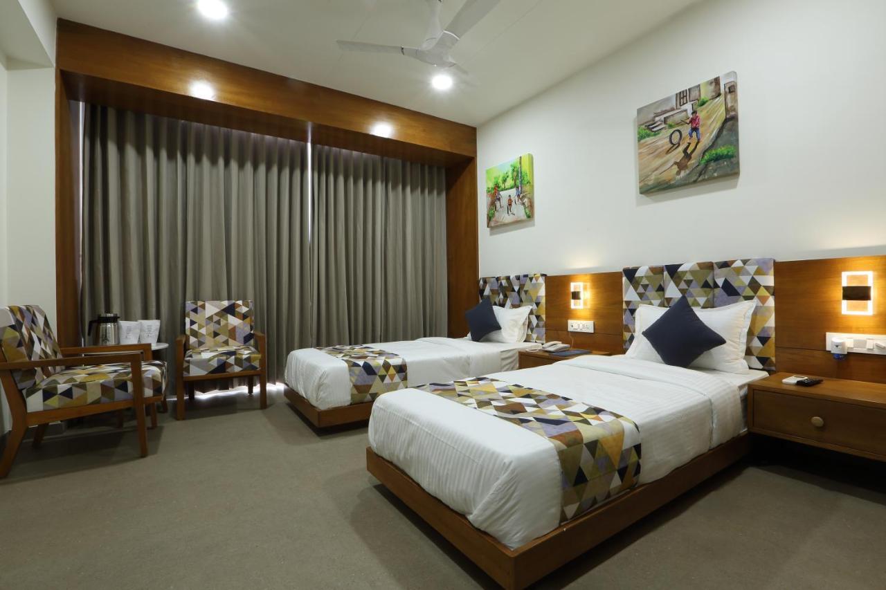 Hotel Flourish International Ahmedabad Exterior foto