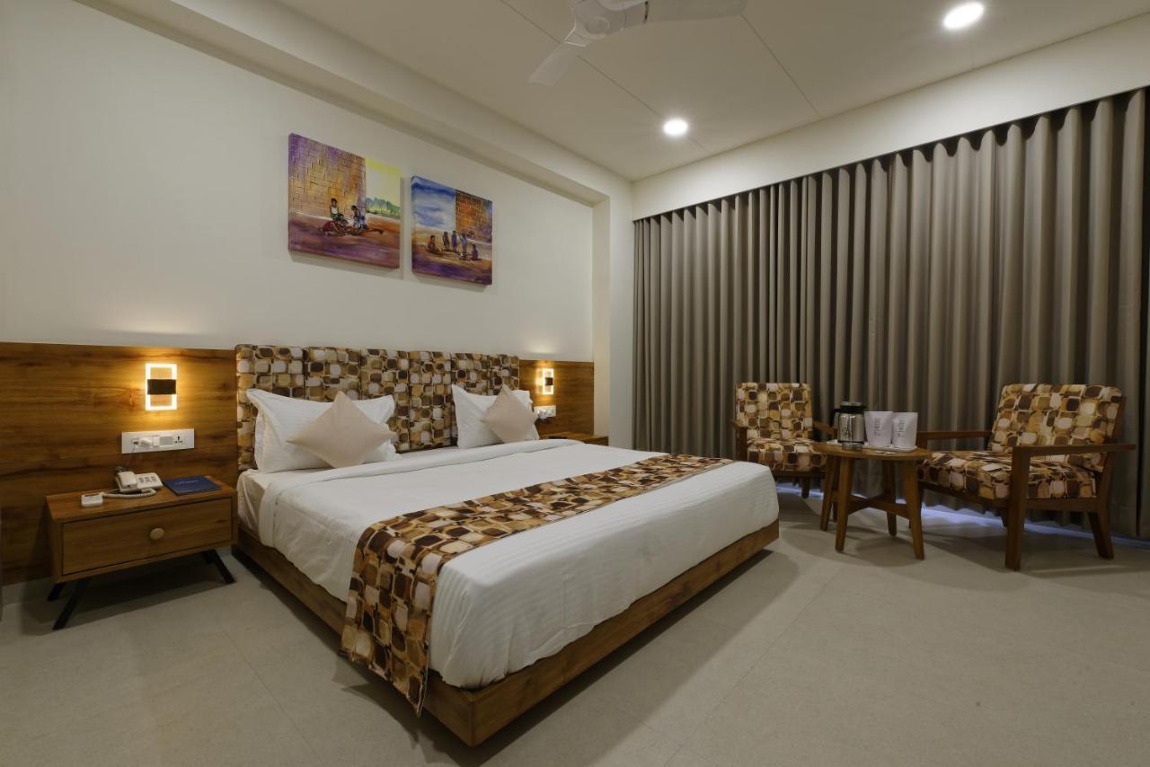 Hotel Flourish International Ahmedabad Exterior foto